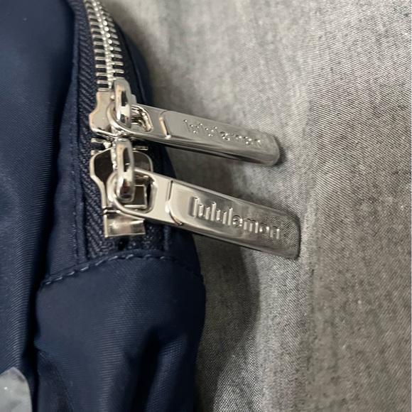 Lululemon Navy Everywhere Belt Bag Large Metal Hardware Fanny bag-New - Picture 5 of 13